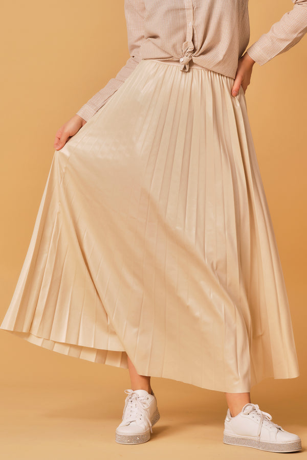 Nude pleated skirt