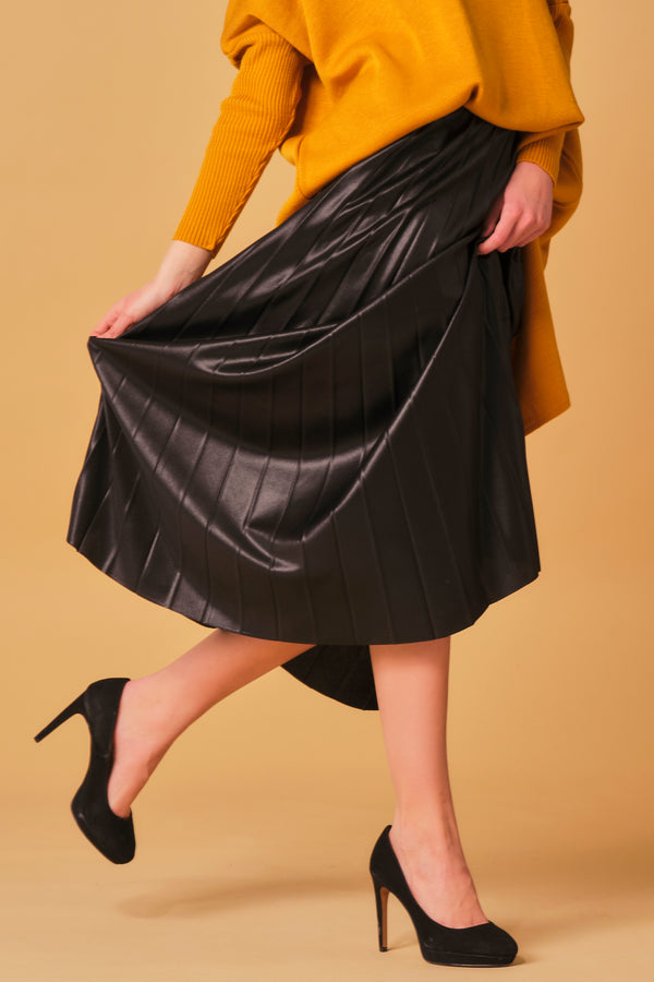 Black pleated skirt