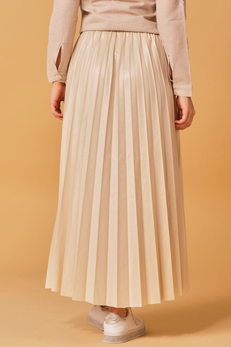 Nude pleated skirt